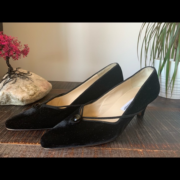 Manolo Blahnik suede shoe - Picture 2 of 7